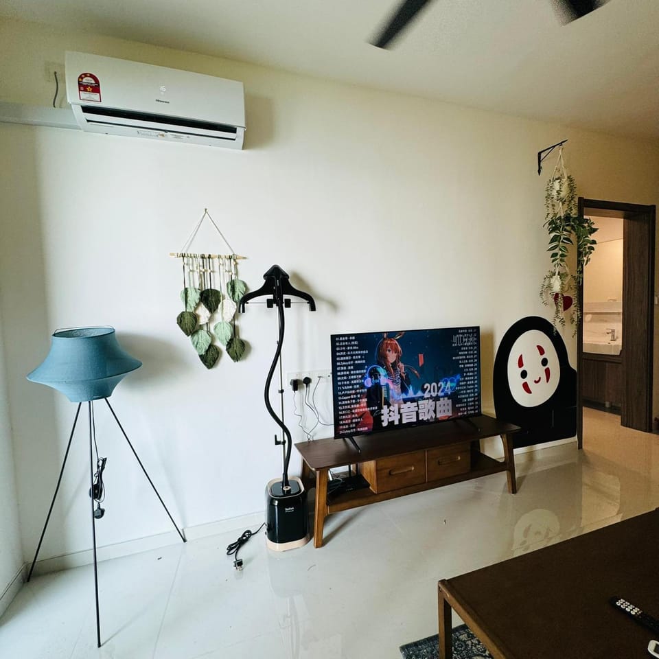 Communal lounge/ TV room, TV and multimedia, Living room, Seating area, Evening entertainment, fireplace, air conditioner