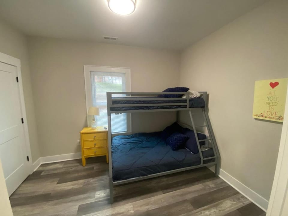 Lincolnton Rail Trail Downtown Family Home - Newly Renovated Walk to Main St and Splash Park House in North Carolina