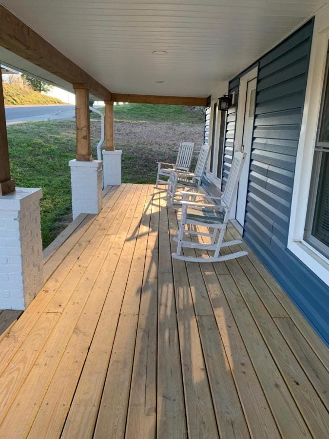 Lincolnton Rail Trail Downtown Family Home - Newly Renovated Walk to Main St and Splash Park House in North Carolina