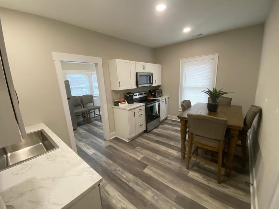 Lincolnton Rail Trail Downtown Family Home - Newly Renovated Walk to Main St and Splash Park House in North Carolina