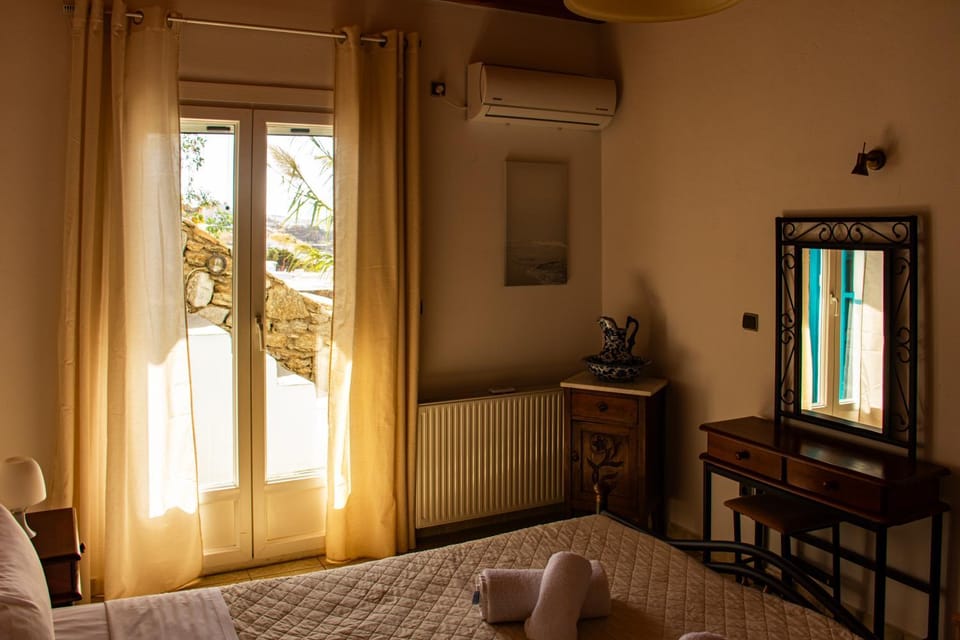 Sunset Breeze Villa and Apartments Apartment in Mykonos, Mikonos 846 00, Greece