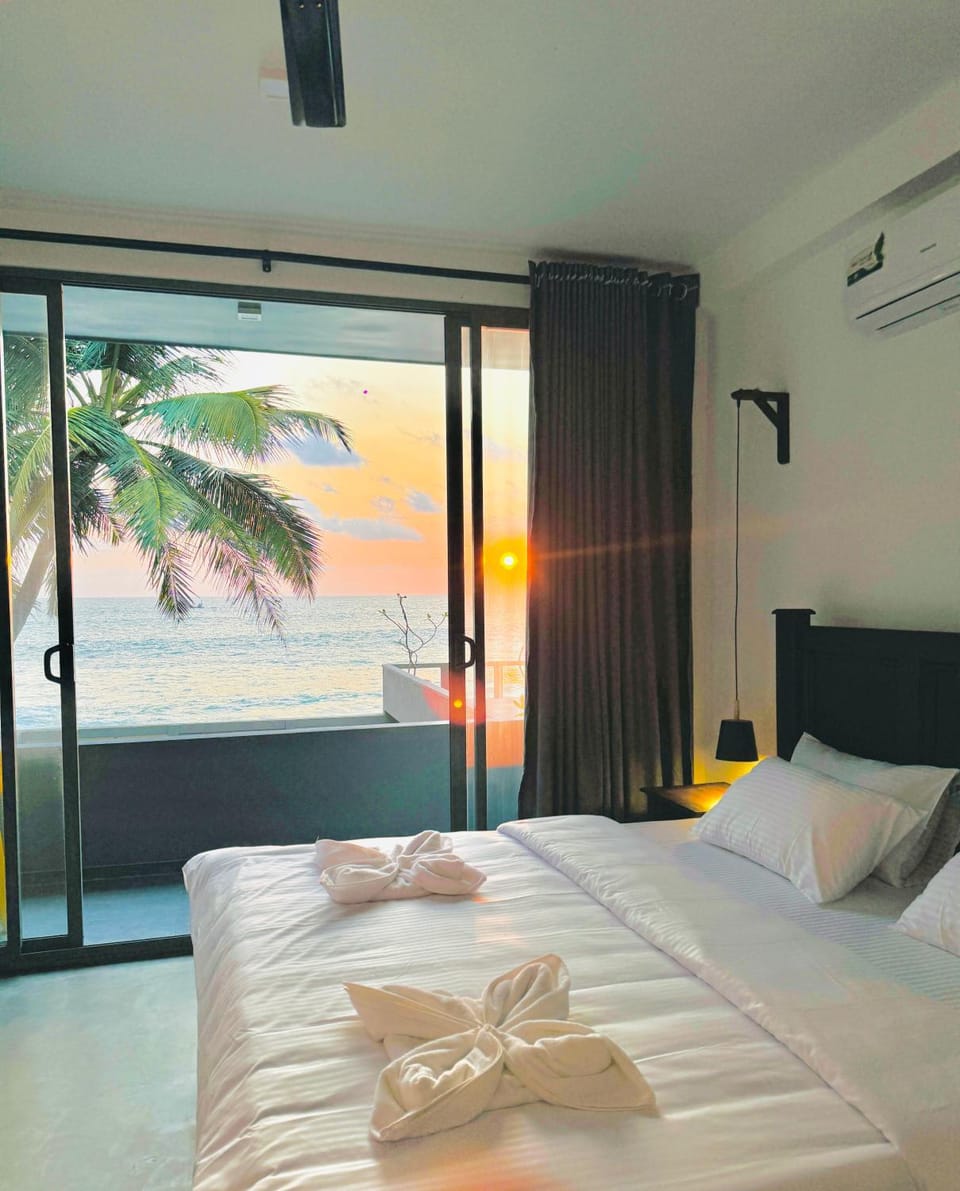 Bed, Natural landscape, Photo of the whole room, Bedroom, Sea view, towels, air conditioner