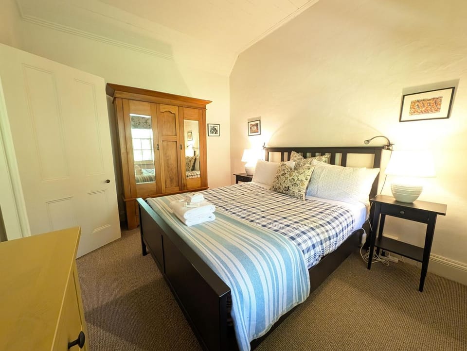 Redruth - 2 bedroom cottage situated in wandiligong House in Wandiligong