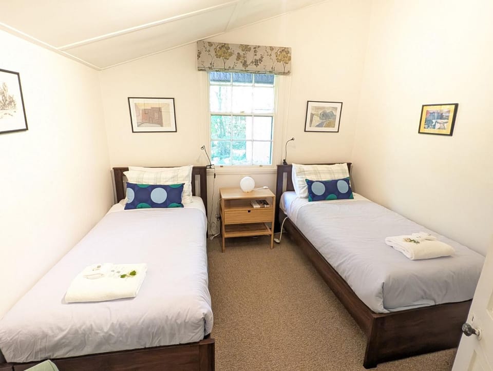 Redruth - 2 bedroom cottage situated in wandiligong House in Wandiligong