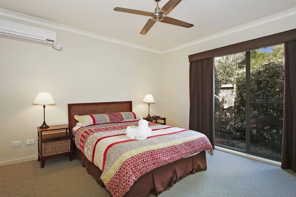 Mill House in central Bright House in Porepunkah
