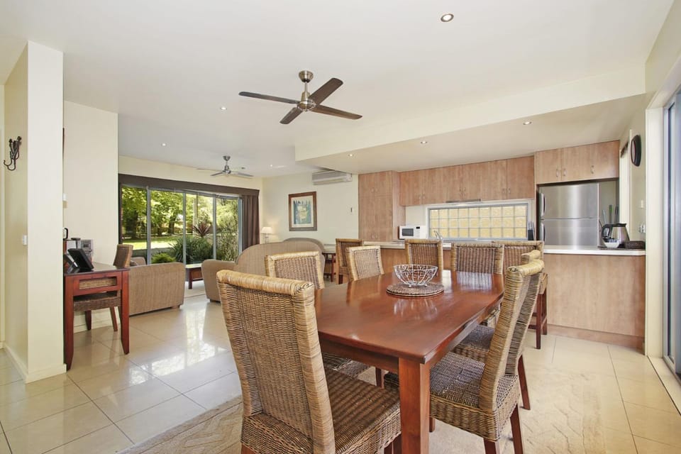 Mill House in central Bright House in Porepunkah