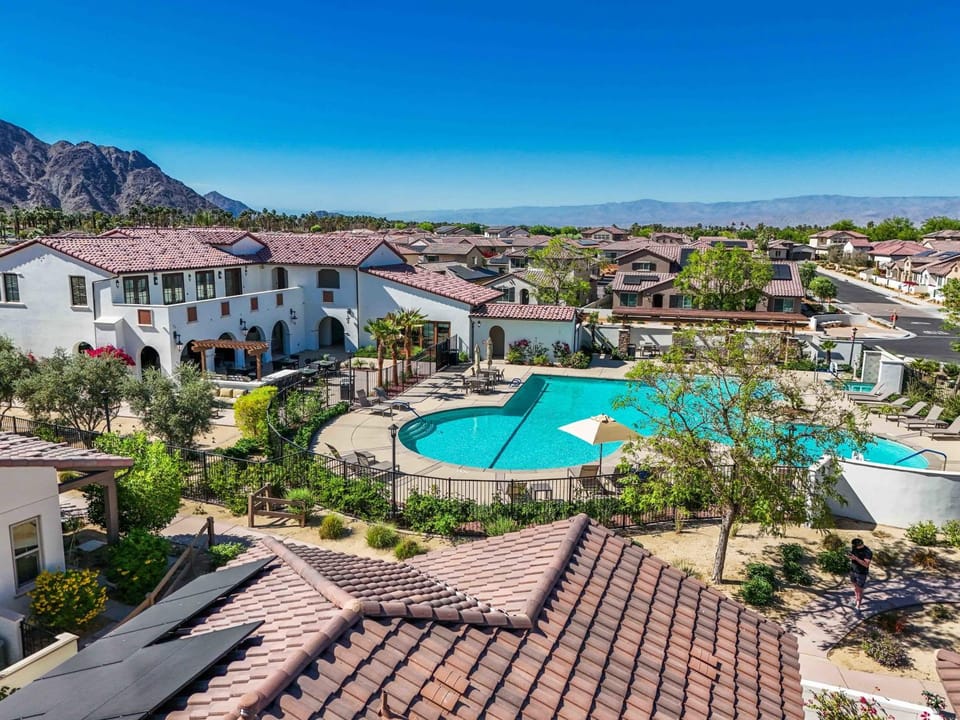 PGA210 2Bed PGA West Pool & Hot Tub Steps Away Apartment in La Quinta