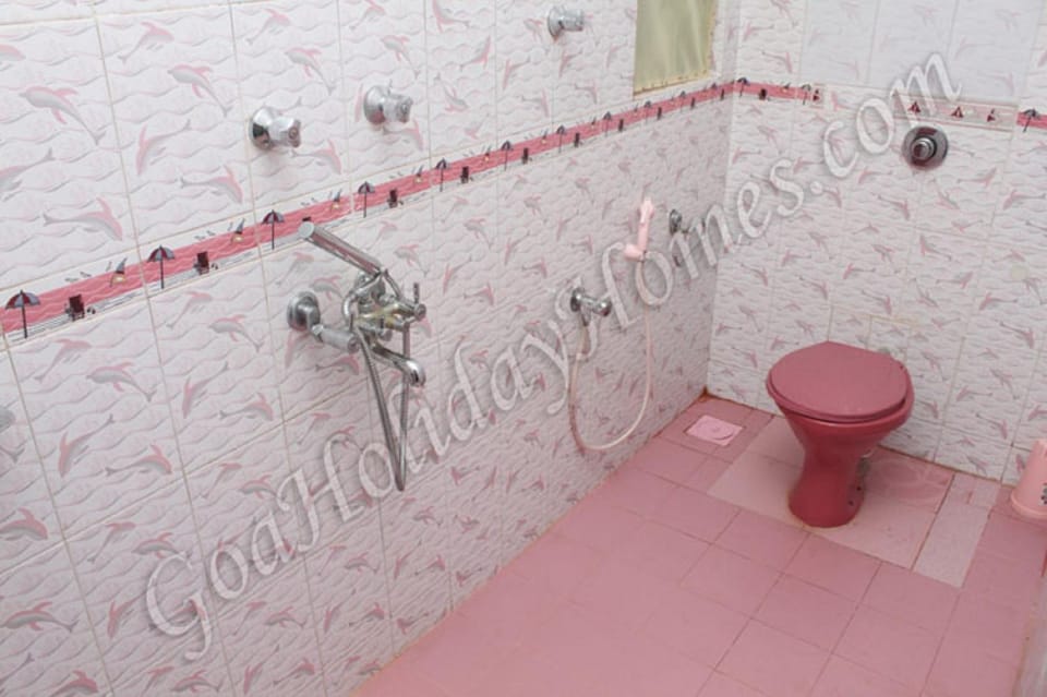 Shower, Toilet