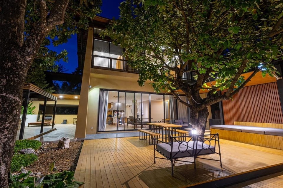 View (from property/room), Balcony/Terrace, Seating area, Garden view