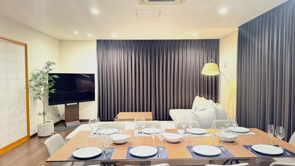TV and multimedia, Living room, Seating area, Dining area