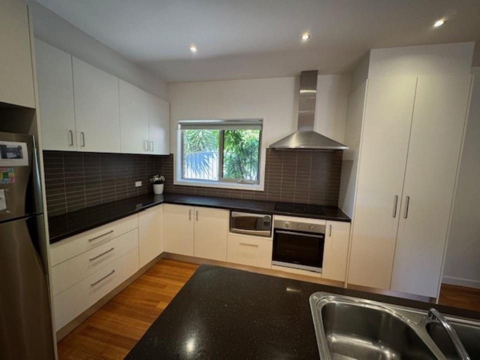 Track 4 - On the Rail Trail House in Porepunkah