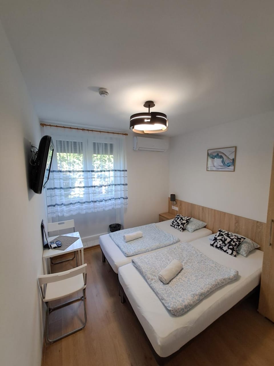 Bed, Photo of the whole room, Bedroom