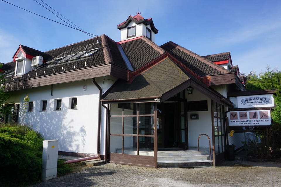Facade/entrance