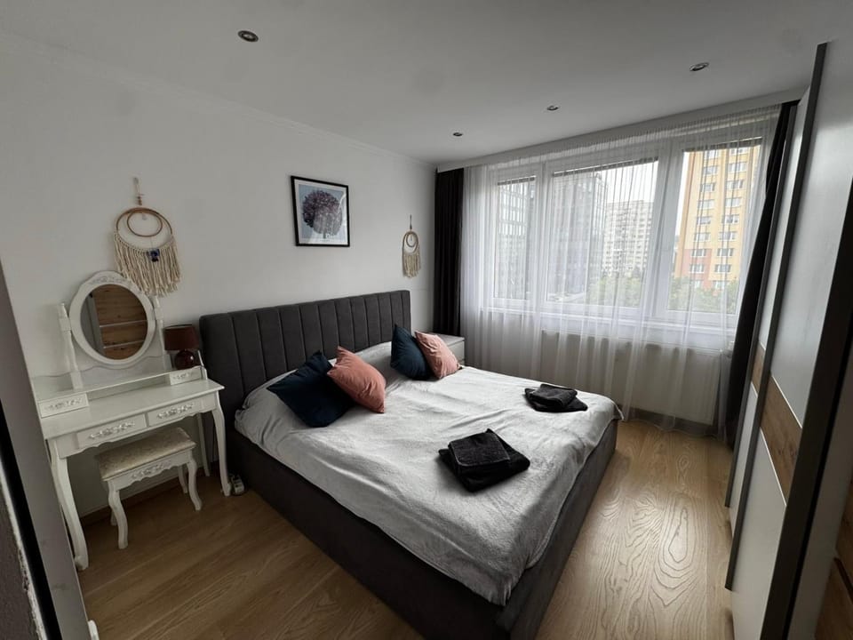 Photo of the whole room, Bedroom, towels