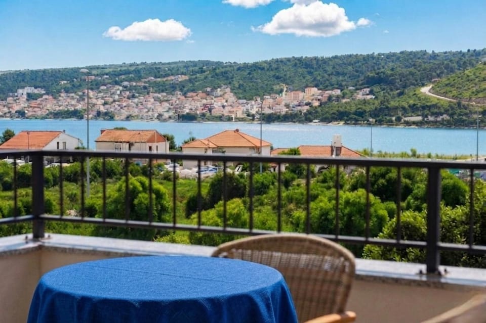 Day, Natural landscape, View (from property/room), Balcony/Terrace, City view, Sea view