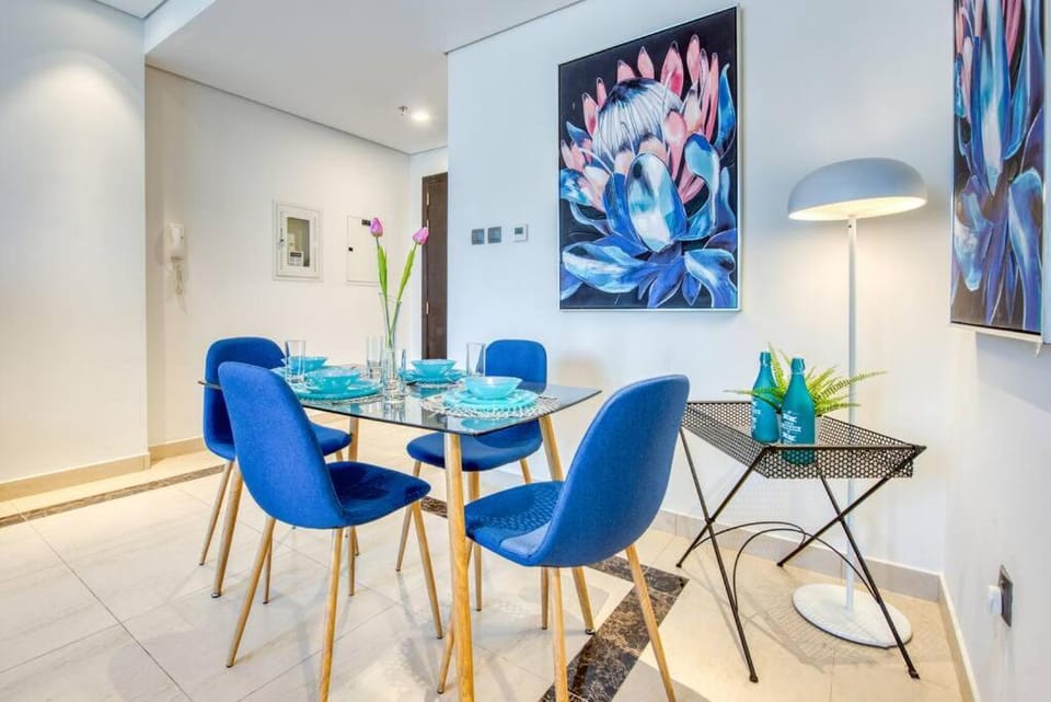 Living room, Decorative detail, Dining area