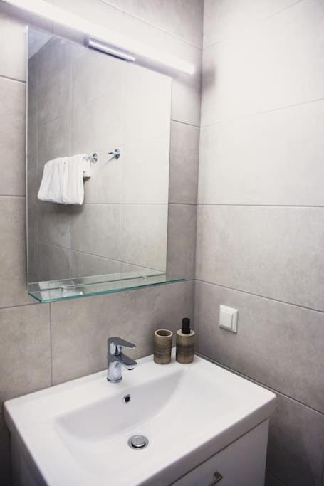StarLight Villa Tropea -4BD, 4BA, 4min to beach_ Villa in Crete