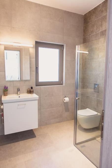 StarLight Villa Tropea -4BD, 4BA, 4min to beach_ Villa in Crete