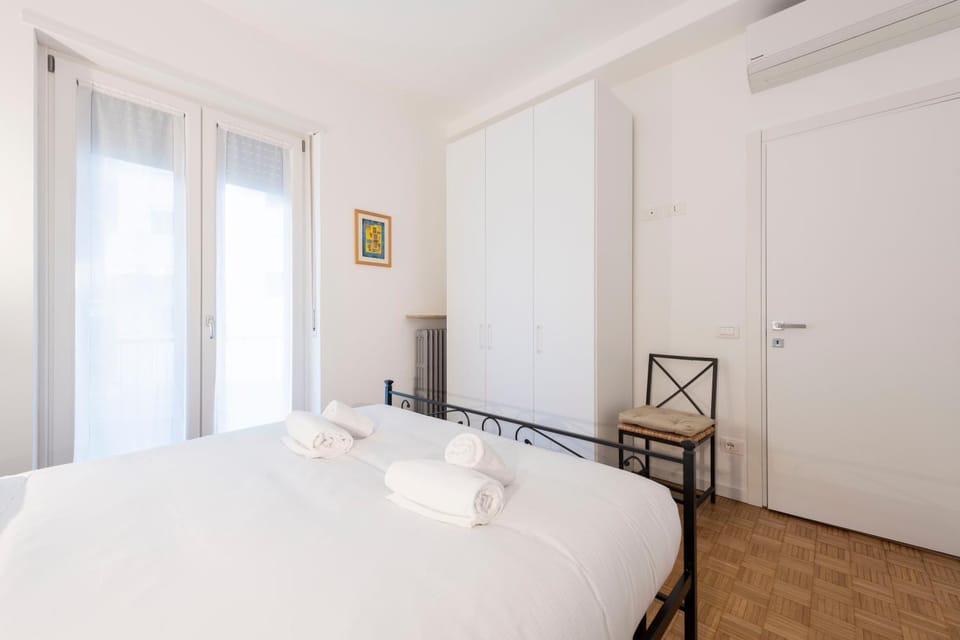 Three Balconies Apartment by Reasy&Busy Apartment in Verona