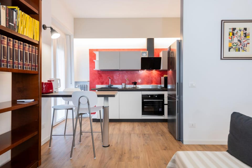 Three Balconies Apartment by Reasy&Busy Apartment in Verona