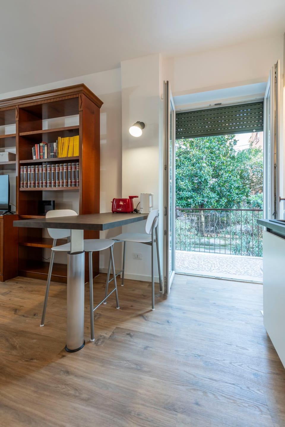 Three Balconies Apartment by Reasy&Busy Apartment in Verona