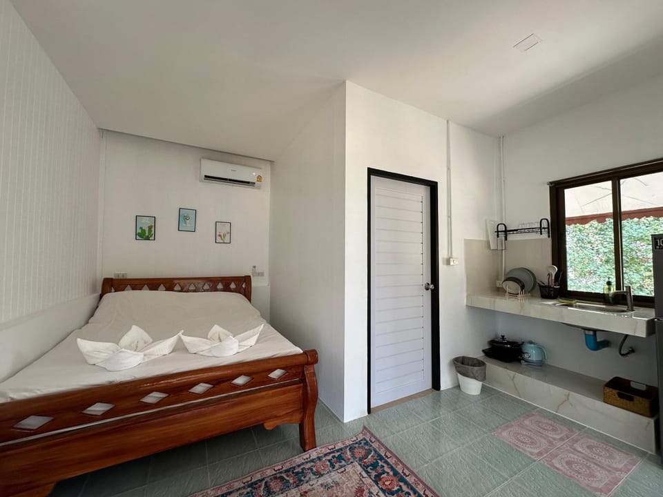 Bed, Photo of the whole room, Bedroom, towels, air conditioner