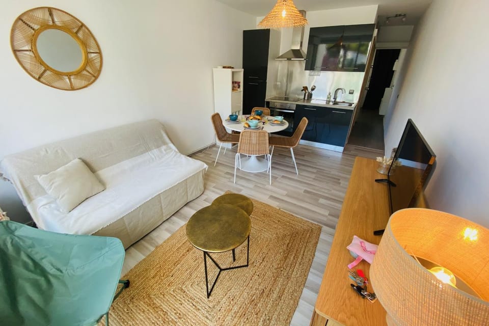 Kitchen or kitchenette, Living room
