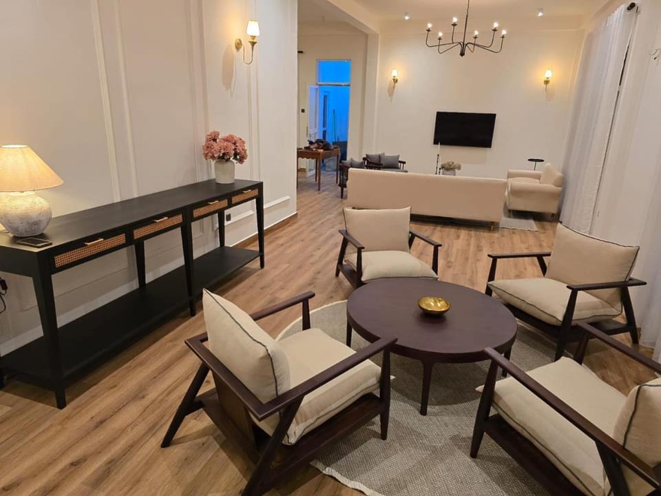 Communal lounge/ TV room, TV and multimedia, Living room, Seating area