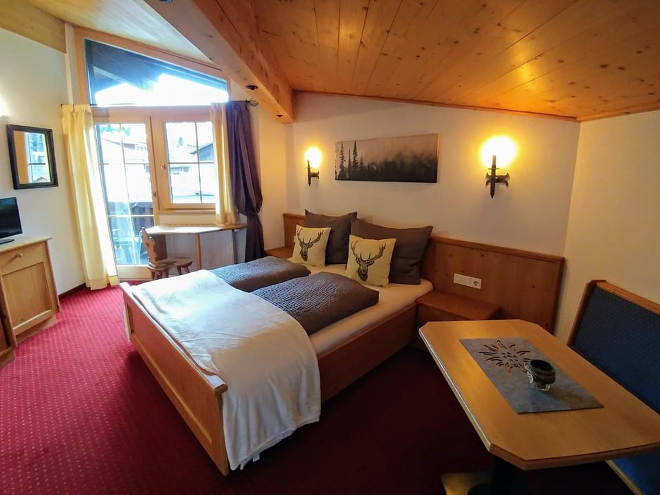 Photo of the whole room, Seating area, Bedroom, Garden view, Mountain view