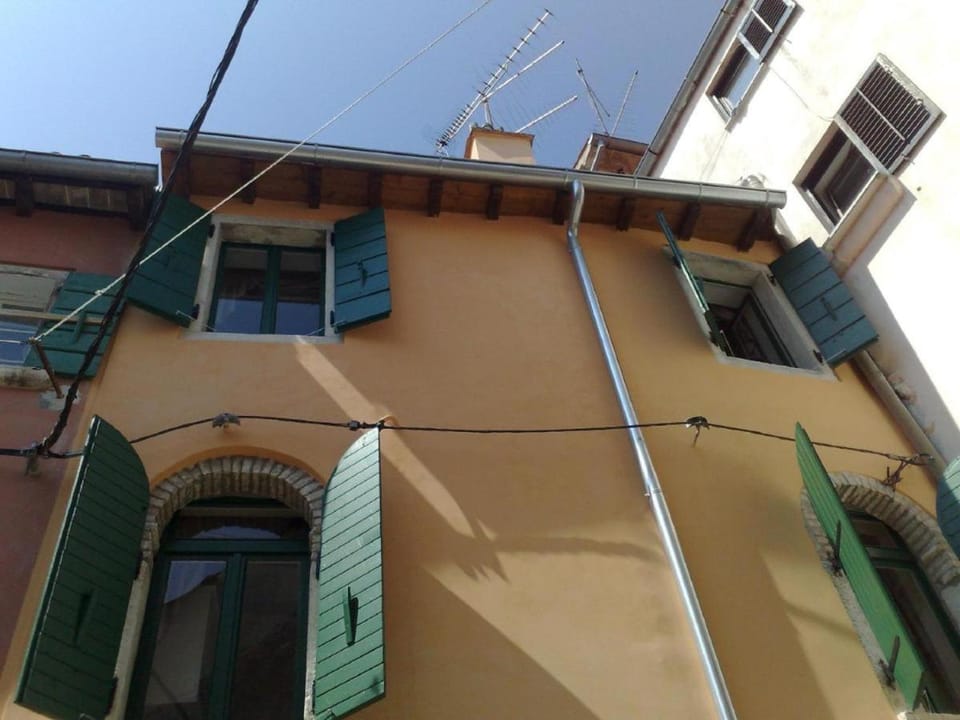 Property building, Day