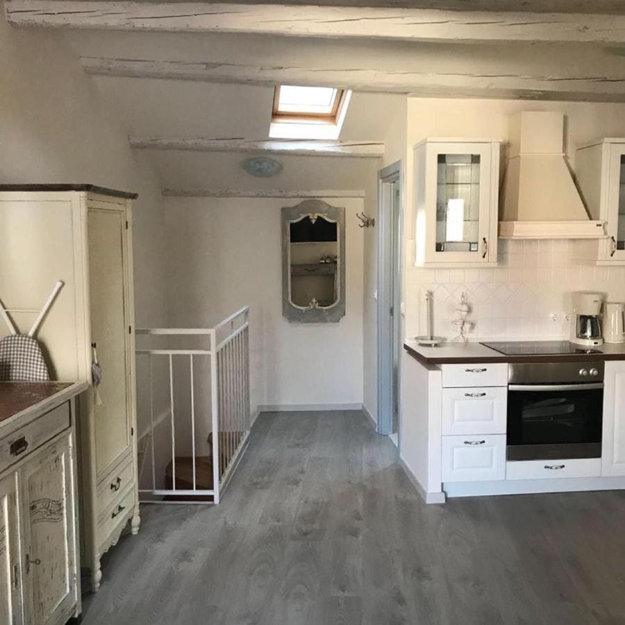 Kitchen or kitchenette, pet friendly, stove
