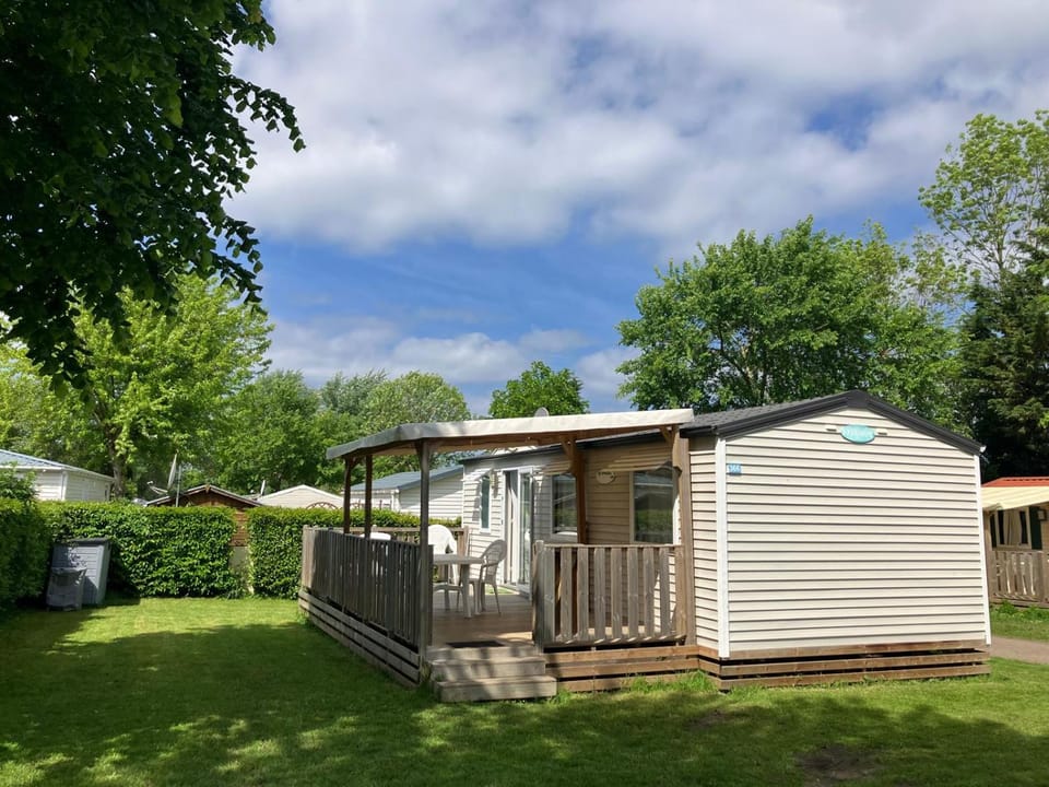 Mer et centre sur camping 5 étoiles wifi gratuit TV 3 chambres piscines chauffées mobil H Campground/ 
RV Resort in Houlgate