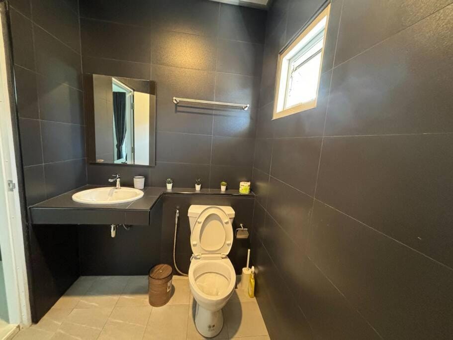 3 bedroom, 3 bathroom house, Phuket Town, Thailand House in Wichit
