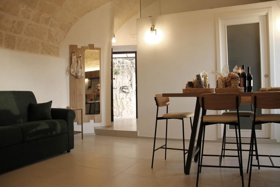 Kitchen or kitchenette, Living room, Seating area, Dining area, kitchen