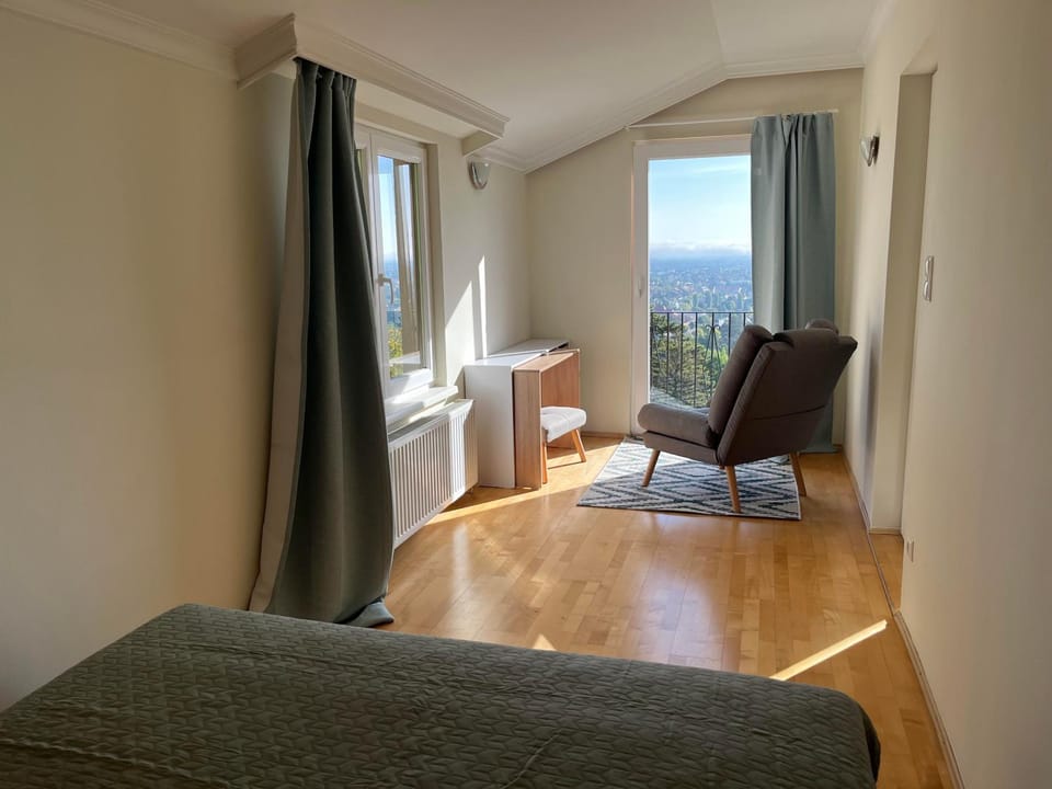 Bed, Bedroom, Mountain view