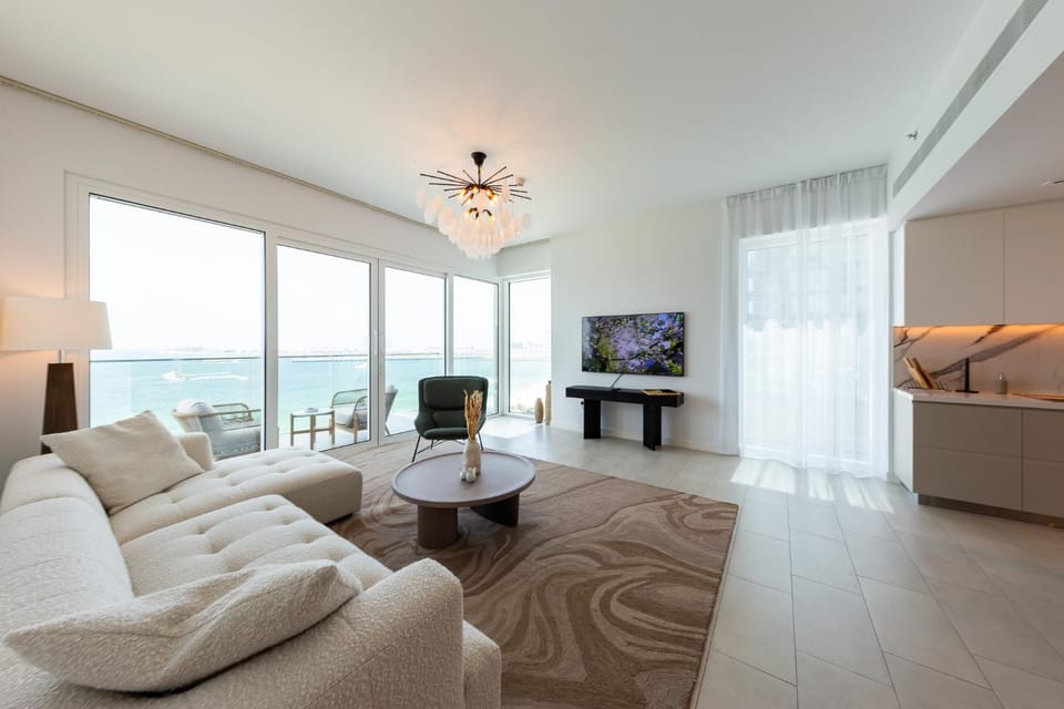 Natural landscape, TV and multimedia, Living room, Photo of the whole room, Seating area
