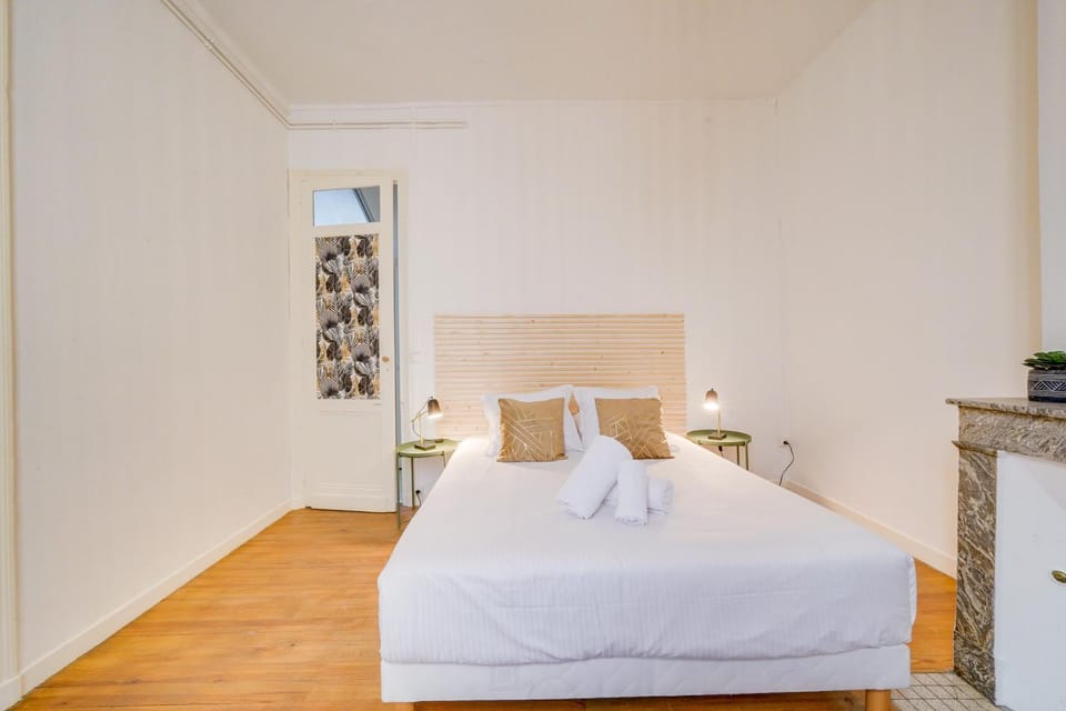Bed, Bedroom