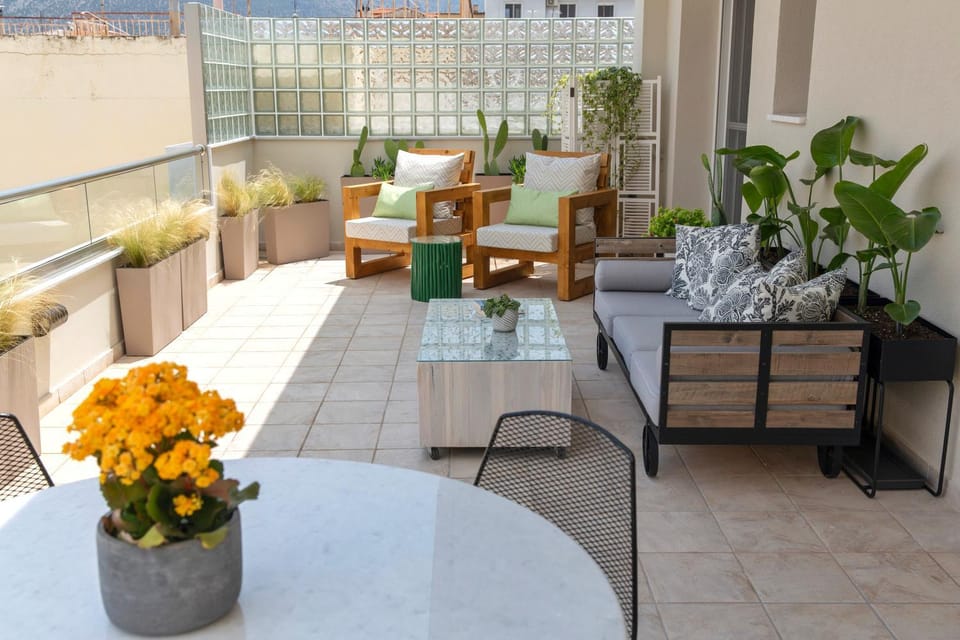 Day, Balcony/Terrace, Balcony/Terrace, Photo of the whole room, Dining area, Sea view, Sea view, Location, hair dresser