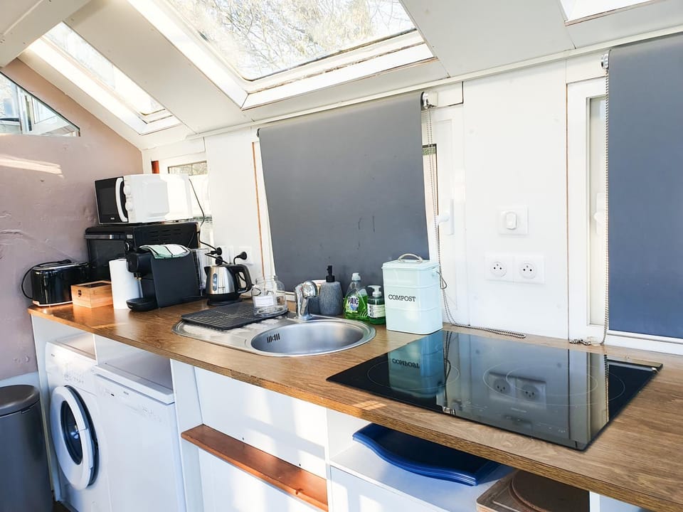 Coffee/tea facilities, dishwasher, minibar, pet friendly, stove, toaster, washing machine