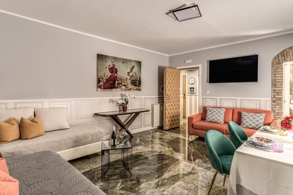 Communal lounge/ TV room, TV and multimedia, Dining area