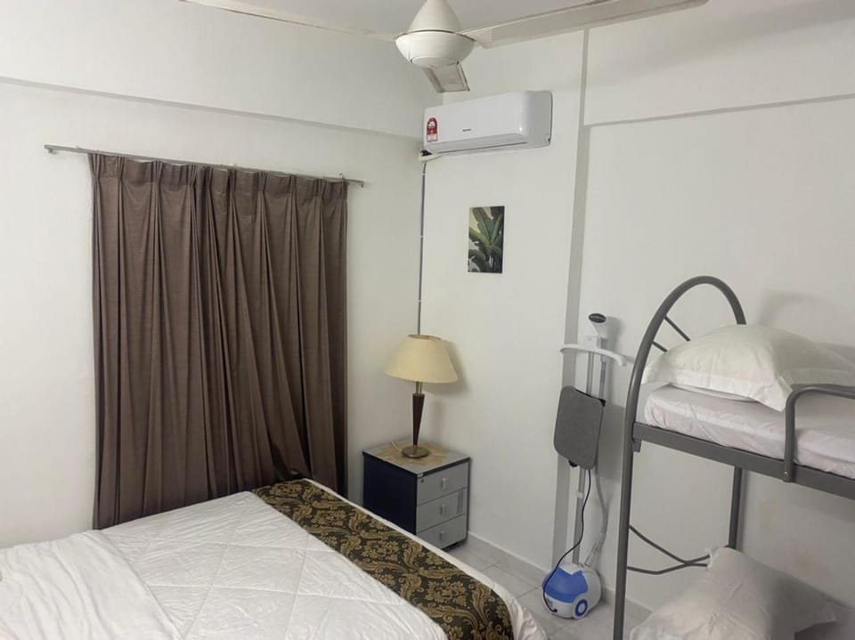Bed, Photo of the whole room, Bedroom, air conditioner