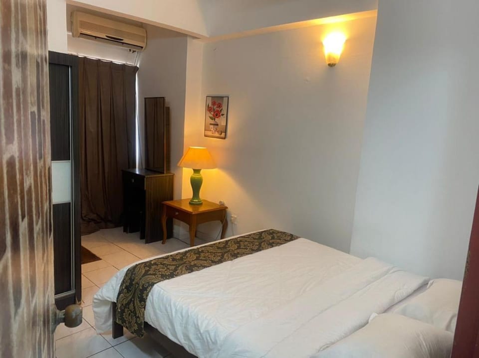 Bed, Photo of the whole room, Bedroom, air conditioner