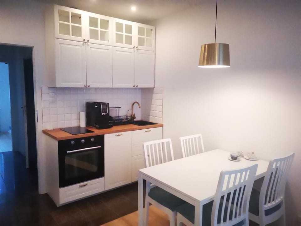 Kitchen or kitchenette, Dining area, dishwasher, stove