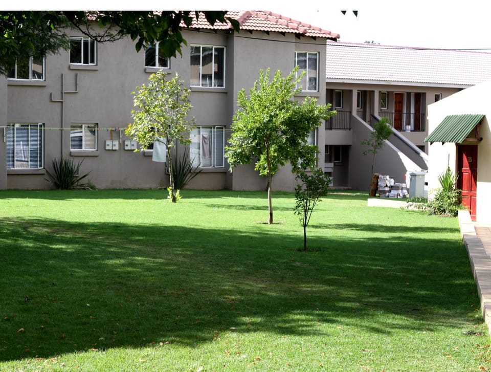 Day, Garden