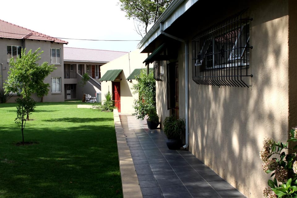 Day, Garden