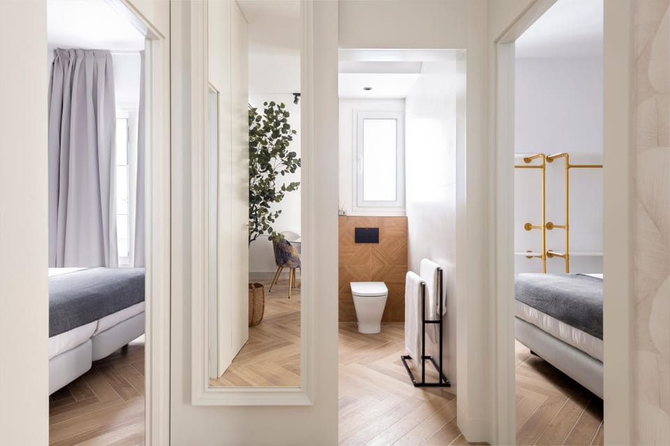 Toilet, Bed, Bathroom, Photo of the whole room, Bedroom, towels