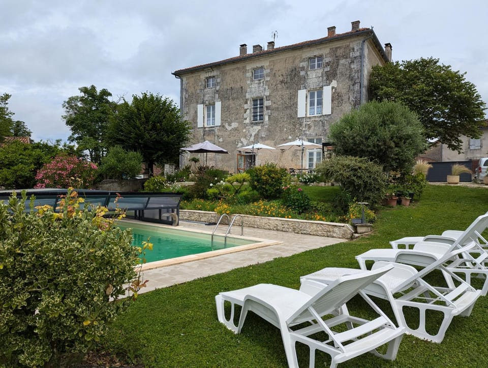 Property building, Garden view, Swimming pool, sunbed