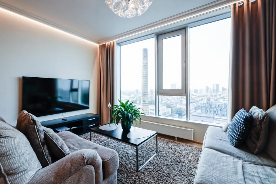 View (from property/room), View (from property/room), Living room, City view, City view