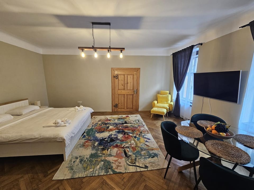 Bed, Seating area