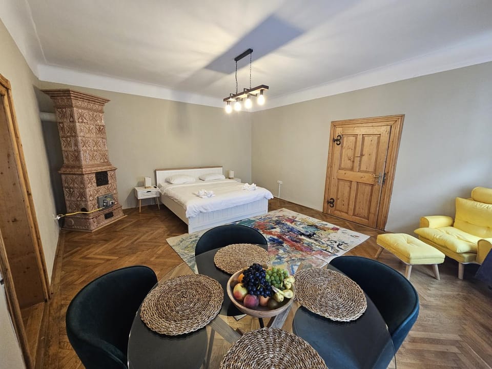 Bed, Seating area, Bedroom